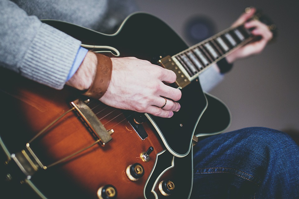 10 Classic Songs Every Acoustic Guitar Player Should Learn